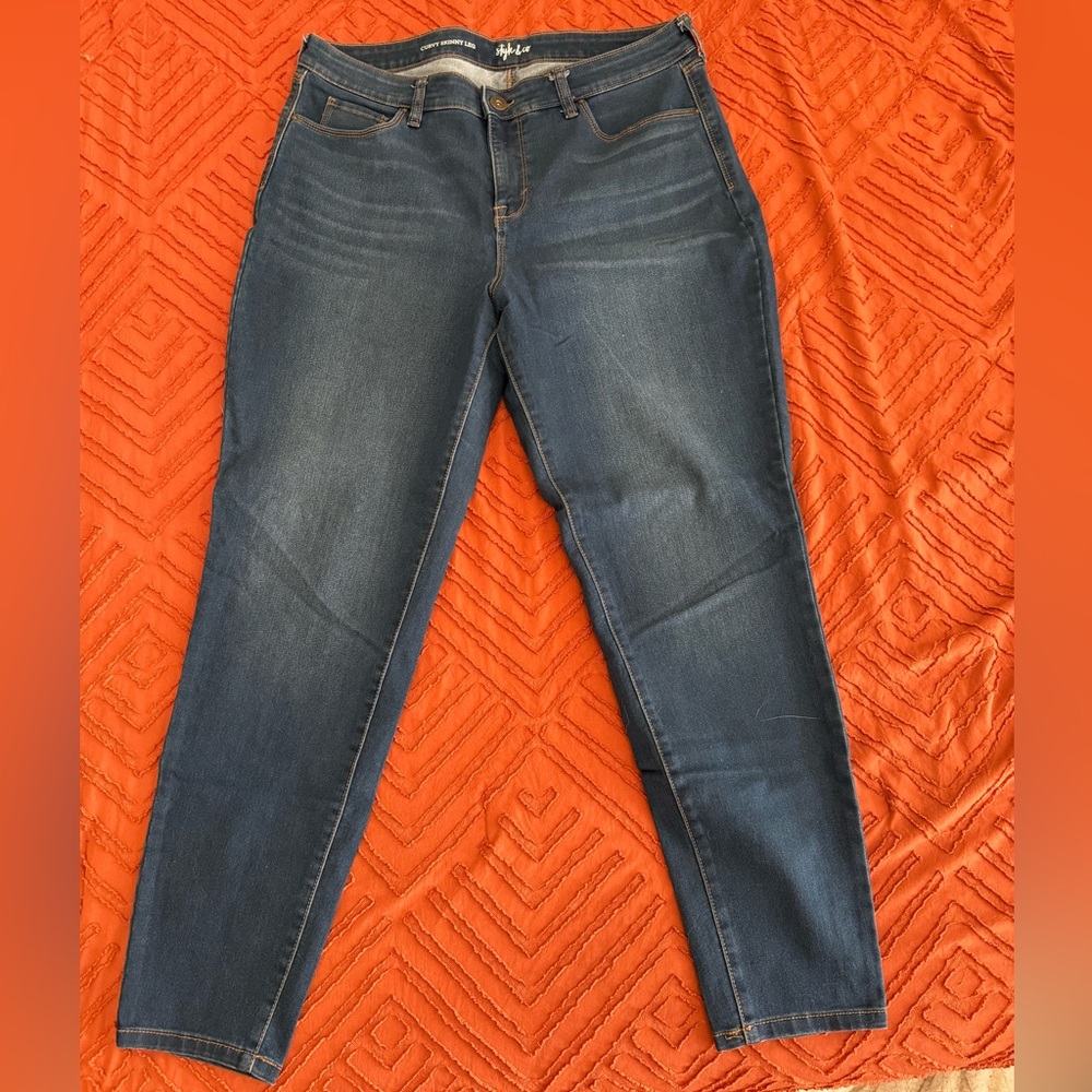Blue Skinny Jeans with Stretch and Faded Wash
